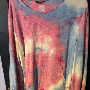 Lightweight sweatshirt with pouch